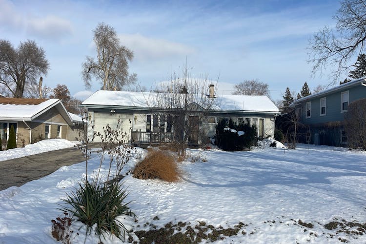 2010 Old Elm Road Lindenhurst, IL 60046, Lake County