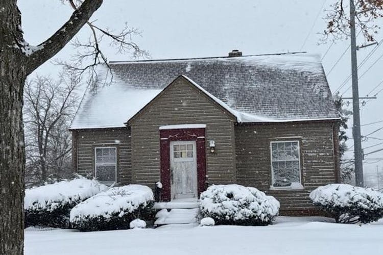 1739 C Ave NW Cedar Rapids, IA 52405, Linn County