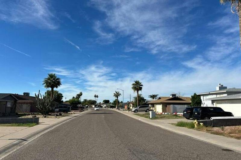 Paradise Dr, Glendale, AZ 85304