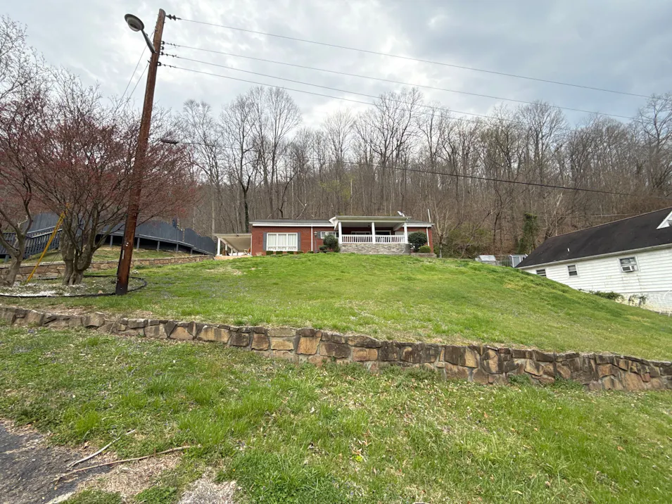1 Evergreen Rd McConnell, WV 25646, Logan County