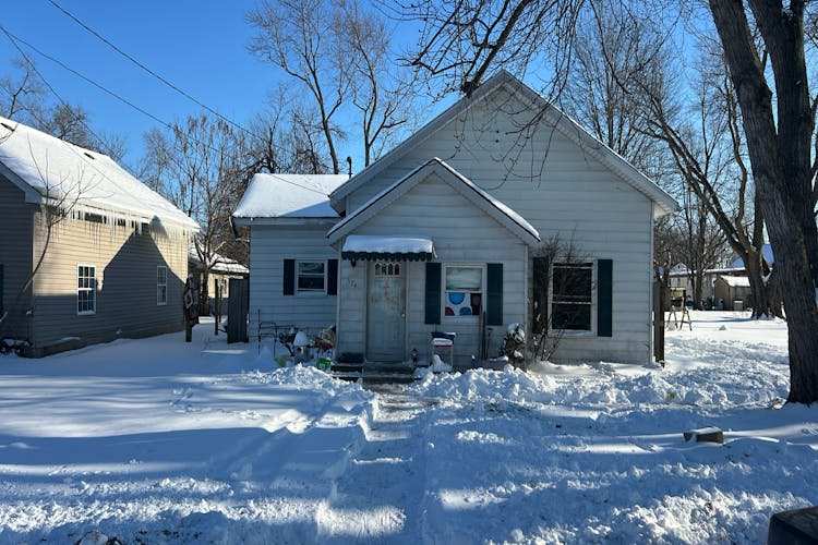 374 & 376 South 2nd Street Livingston, IL 62058, Madison County