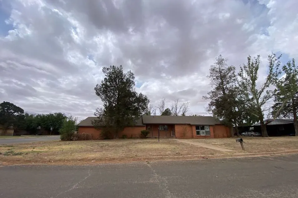 808 E Lincoln Ave Morton, TX 79346, Cochran County