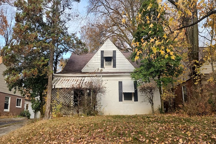 1025 Renfield Road Cleveland, OH 44121, Cuyahoga County