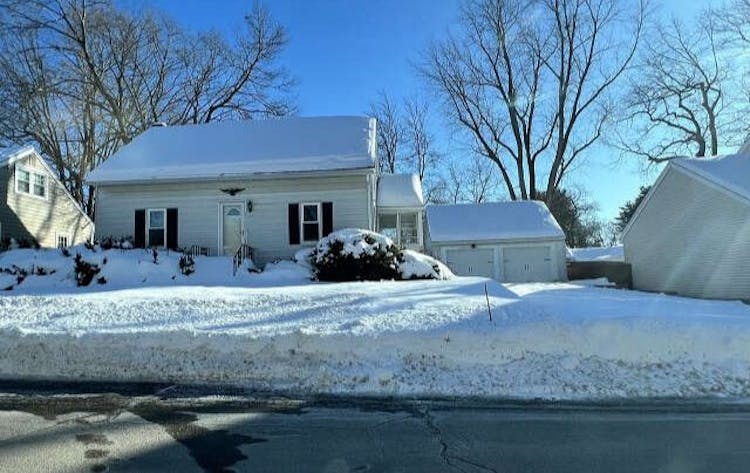 241 Laxson Ave Manchester, NH 03103, Hillsborough County