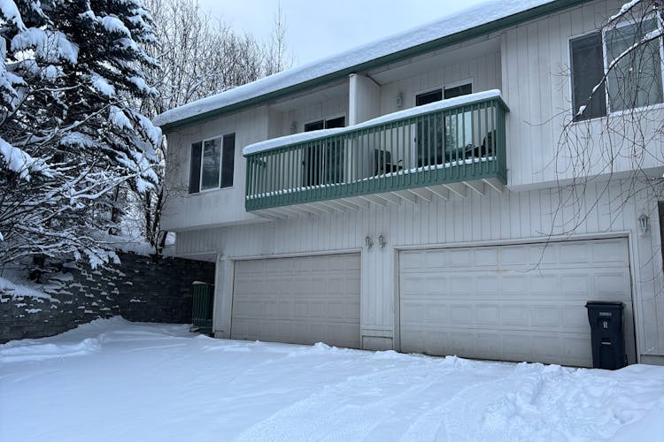 275 Creekside St #apt 4 Anchorage, AK 99504, Anchorage County