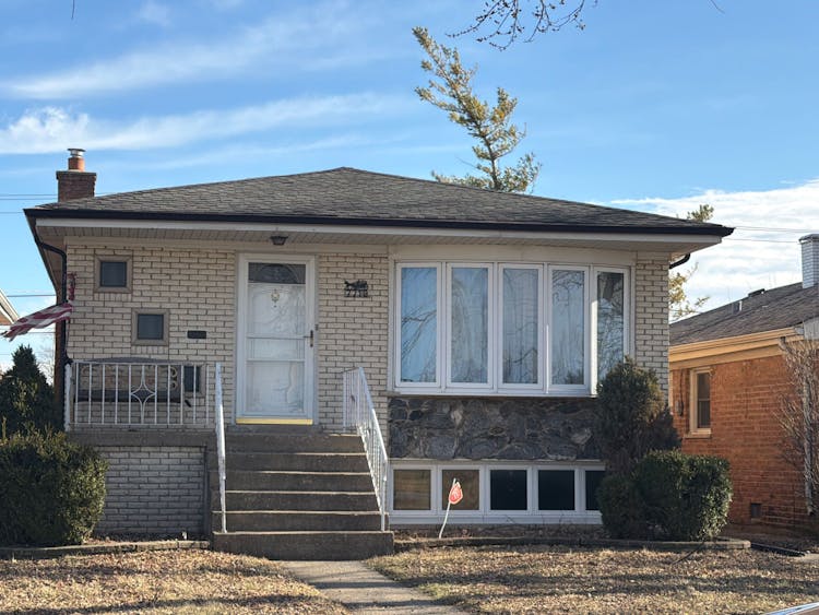 7719 New England Avenue Burbank, IL 60459, Cook County