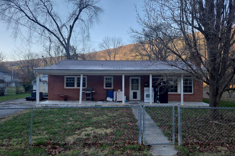 1209 Lynn St Cumberland, KY 40823, Harlan County