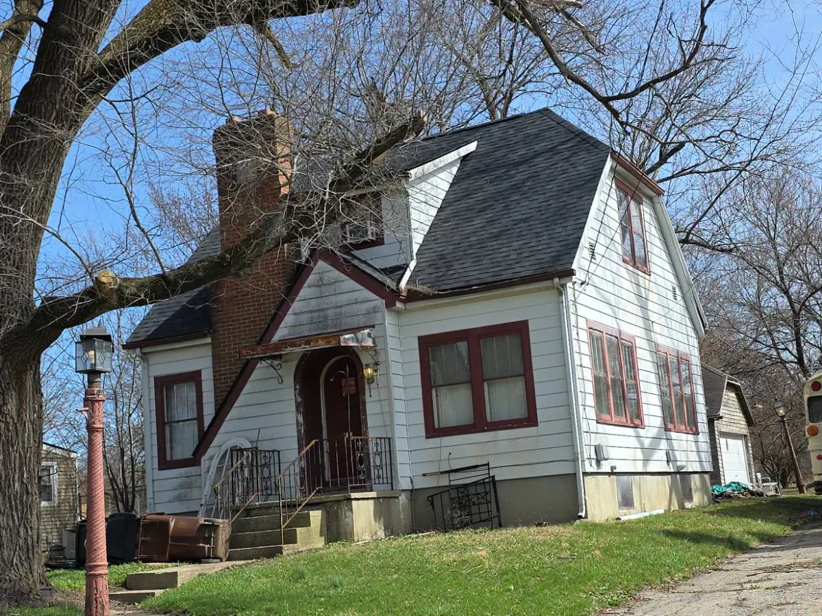 32 Meadow Drive, Dayton, OH 45416, Montgomery County
