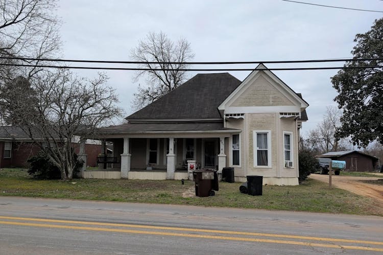 207 West Central Street Warren, AR 71671, Bradley County