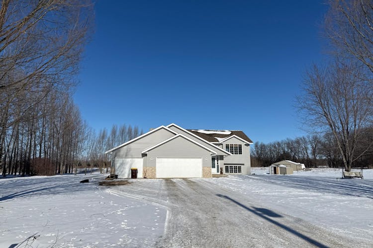 13556 355th St Lindstrom, MN 55045, Chisago County