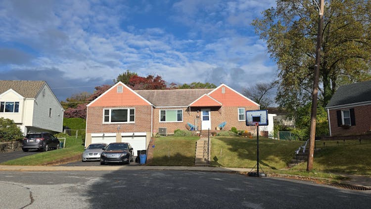36 Hillside Rd Broomall, PA 19008, Delaware County