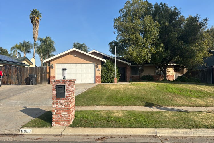 6900 Jennifer St Bakersfield, CA 93308, Kern County