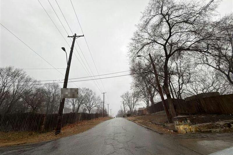 Topping Ave, Kansas City, MO 64129