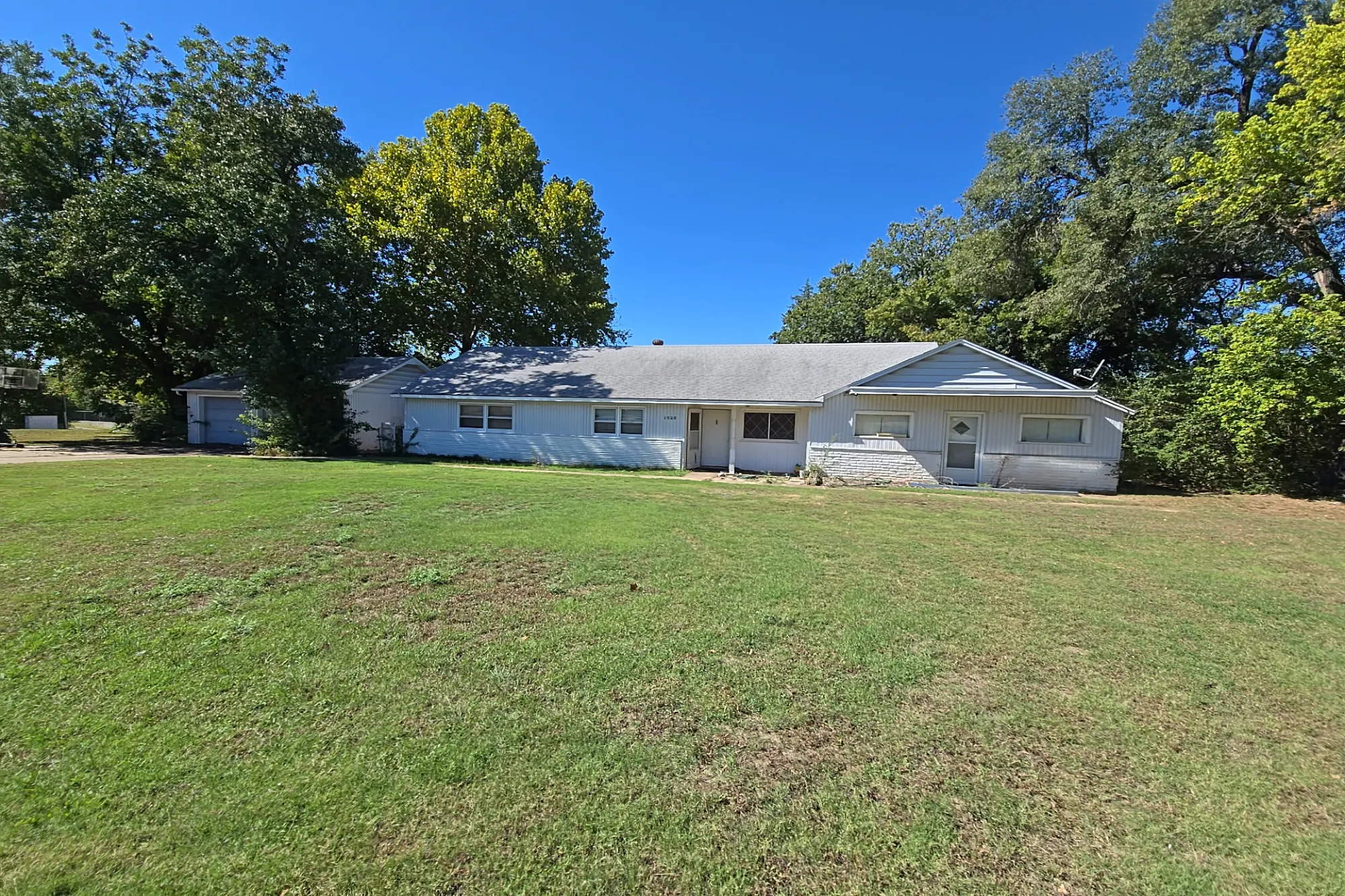 Cedar St, Ponca City, OK 74604