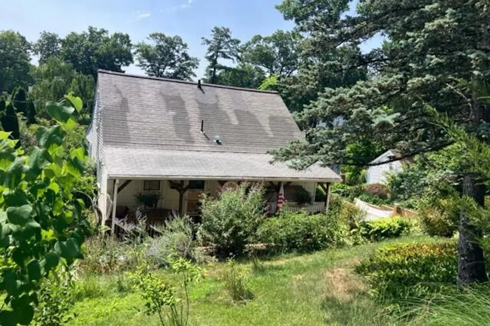 74 W Shore Dr Enfield, CT 06082, Hartford County