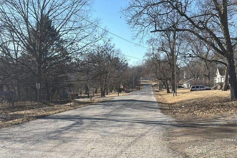 North Ave, Maryville, MO 64468