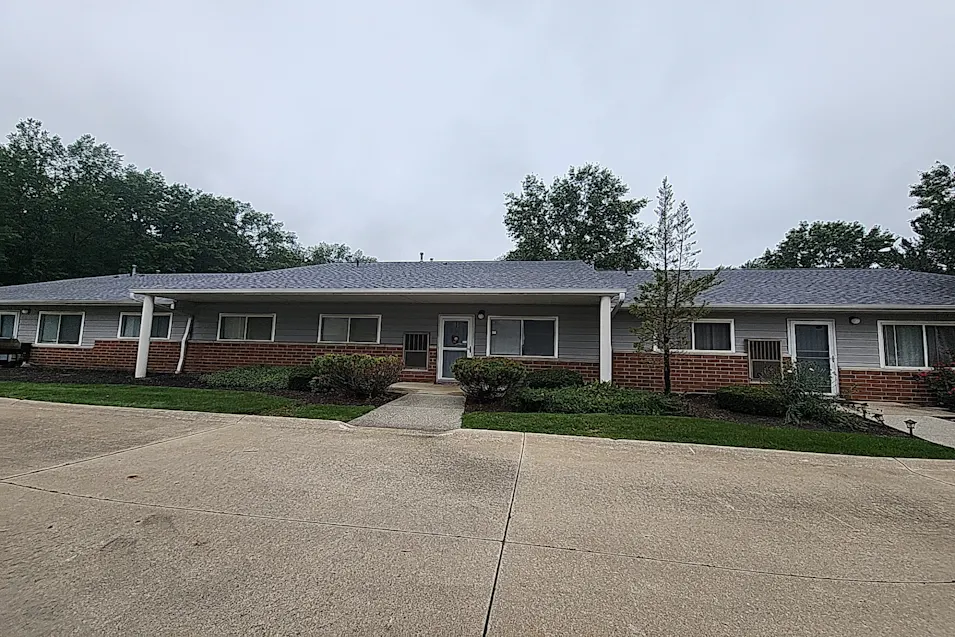 27083 Oakwood Cir 103 Olmsted Township, OH 44138, Cuyahoga County
