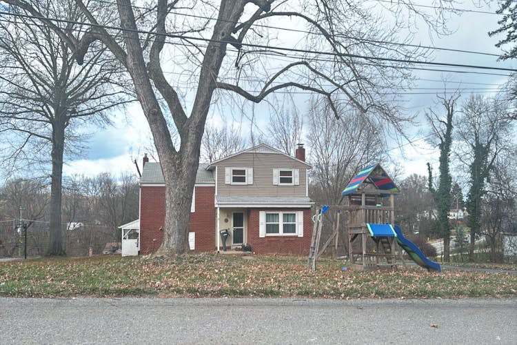 1233 Satellite Circle Pittsburgh, PA 15241, Allegheny County