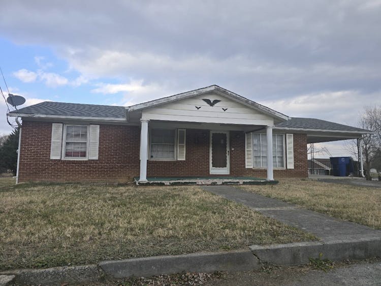 101 W 17th St Front Royal, VA 22630, Warren County