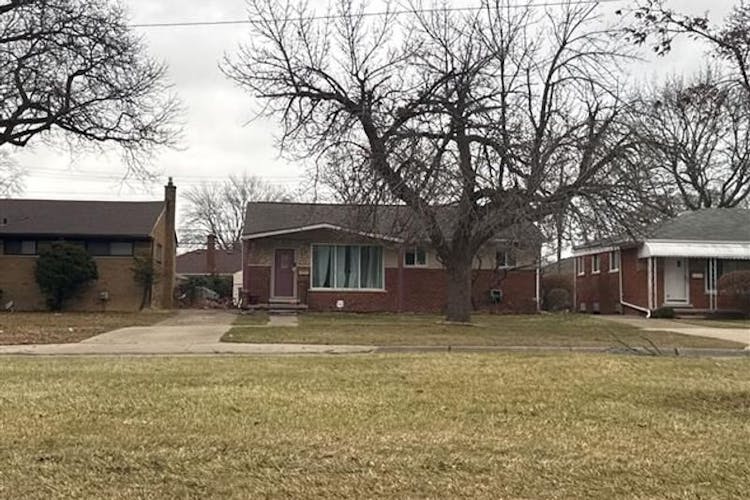 24600 Kelly Rd Eastpointe, MI 48021, Macomb County