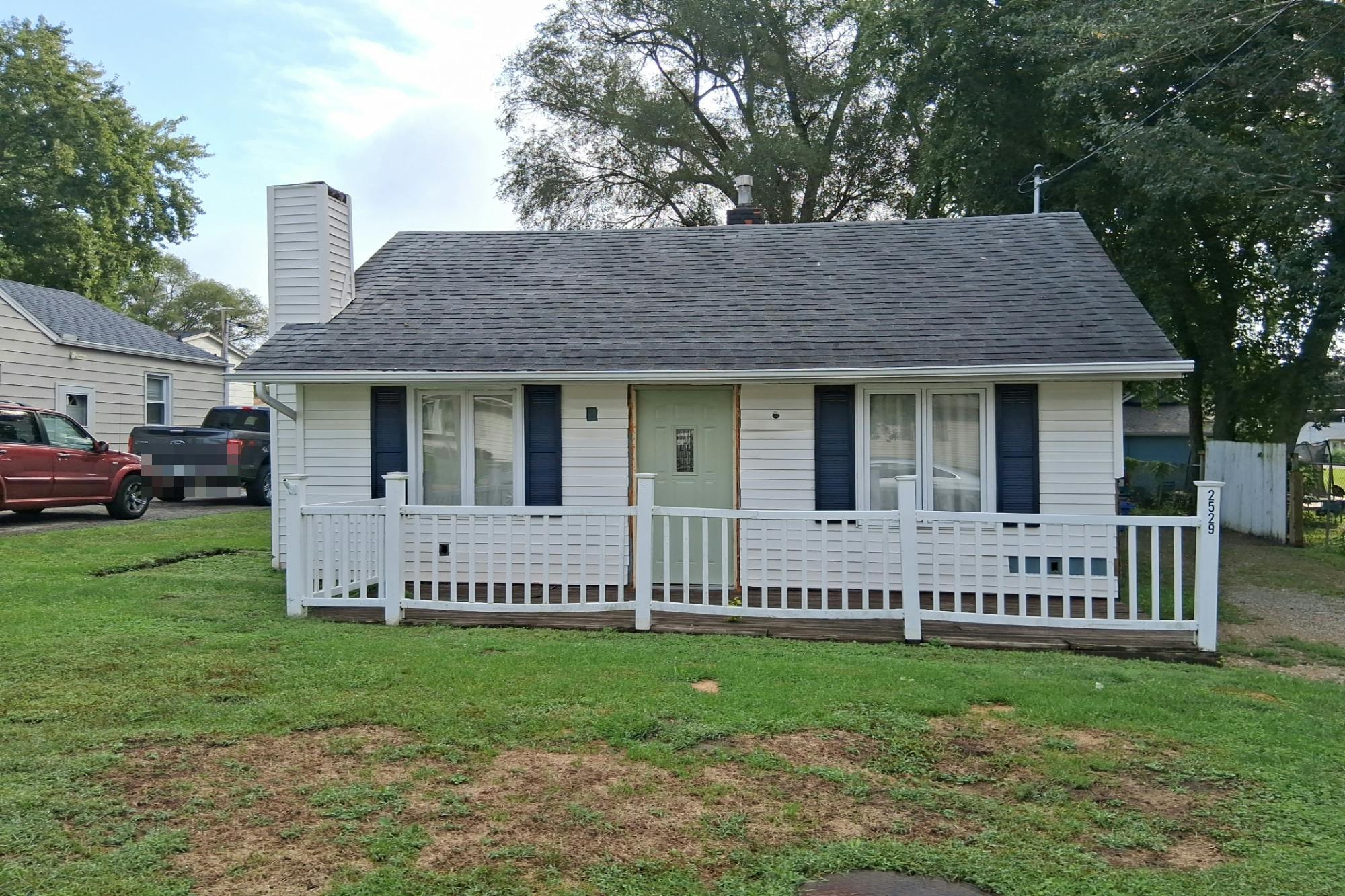 41st Ct, Des Moines, IA 50317