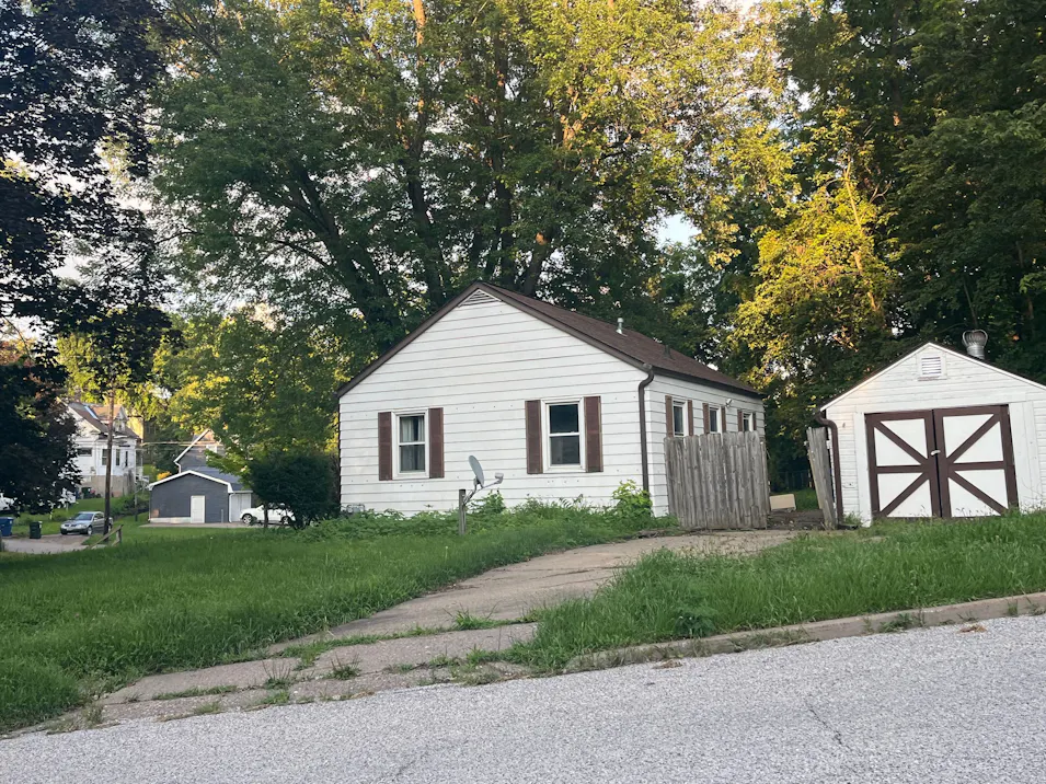 1307 Kirkwood Blvd Davenport, IA 52803, Scott County