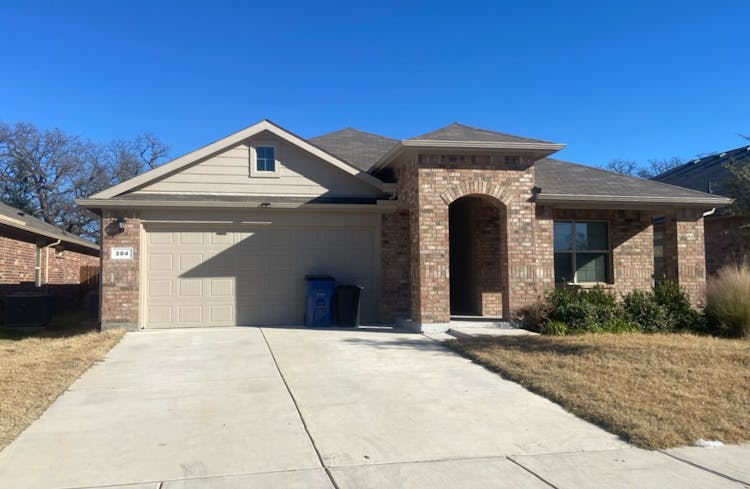 304 Abingdon Street Azle, TX 76020, Tarrant County