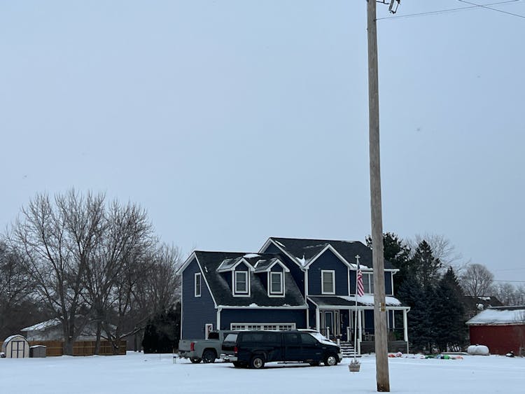 952 Chase Lake Rd Howell, MI 48855, Livingston County