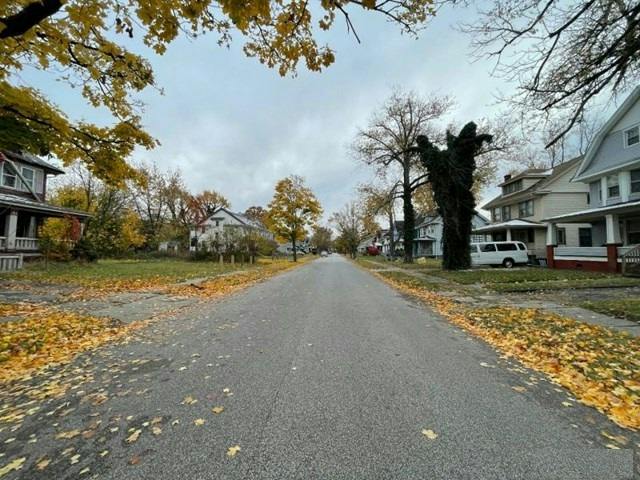 Melbourne Rd, Cleveland, OH 44112