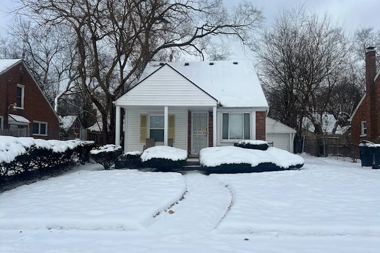 19521 Plainview Ave Detroit, MI 48219-2146, Wayne County