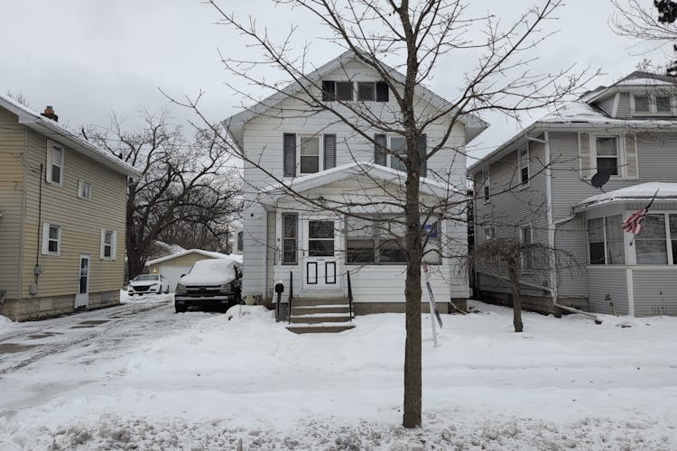 428 Bates St Jackson, MI 49202-3608, Jackson County