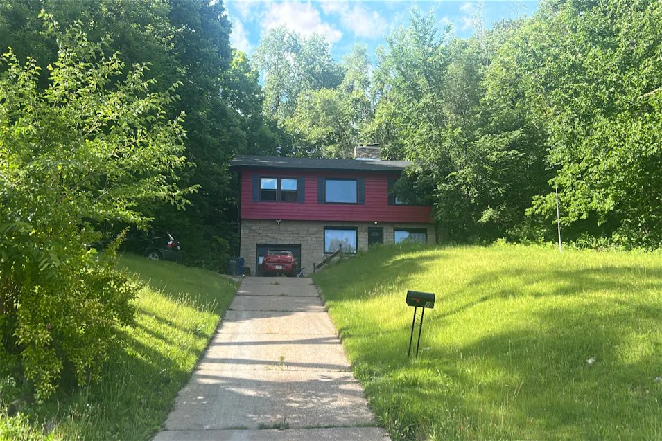1518 West 10th St Davenport, IA 52804, Scott County