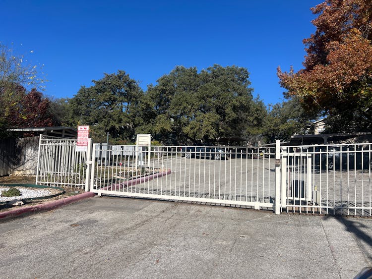 829 W Bitters Rd Apt 303 San Antonio, TX 78216, Bexar County