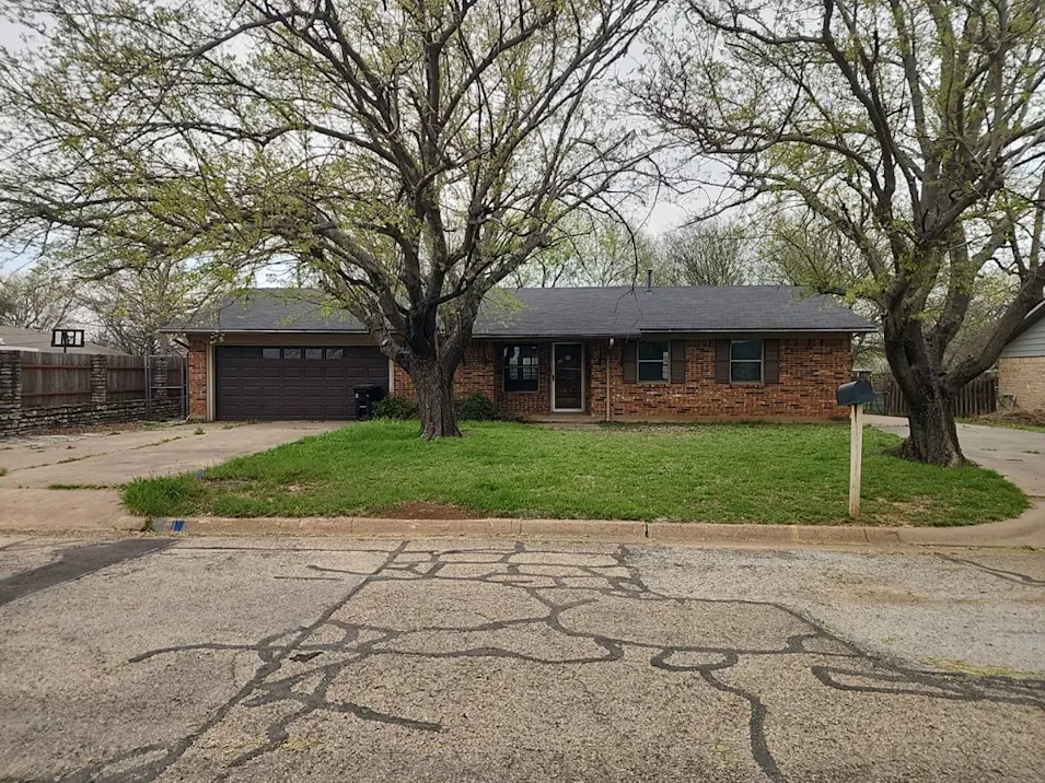 912 Penrod Dr Granbury, TX 76048, Hood County