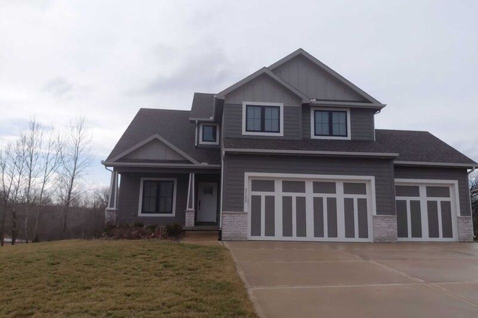 2122 Crooked Creek Dr Kearney, MO 64060, Clay County