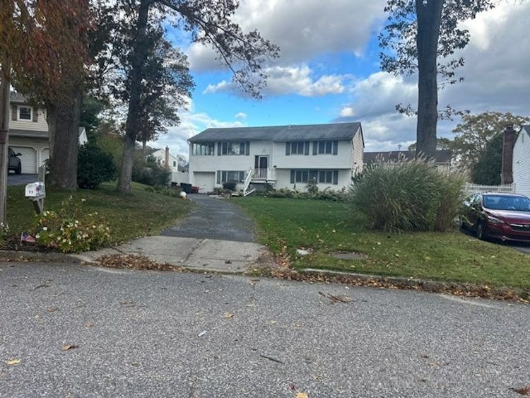 11 Bell Court Ronkonkoma, NY 11779, Suffolk County