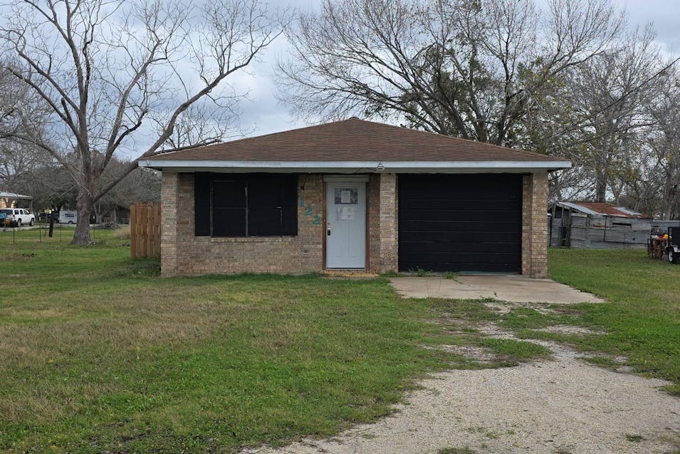 122 Rosa St Edna, TX 77957, Jackson County