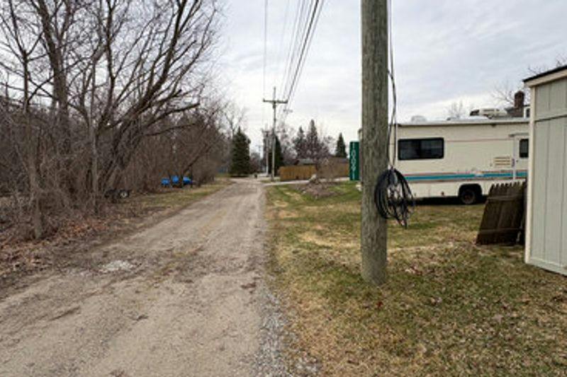 Graham Dr, Clarkston, MI 48348