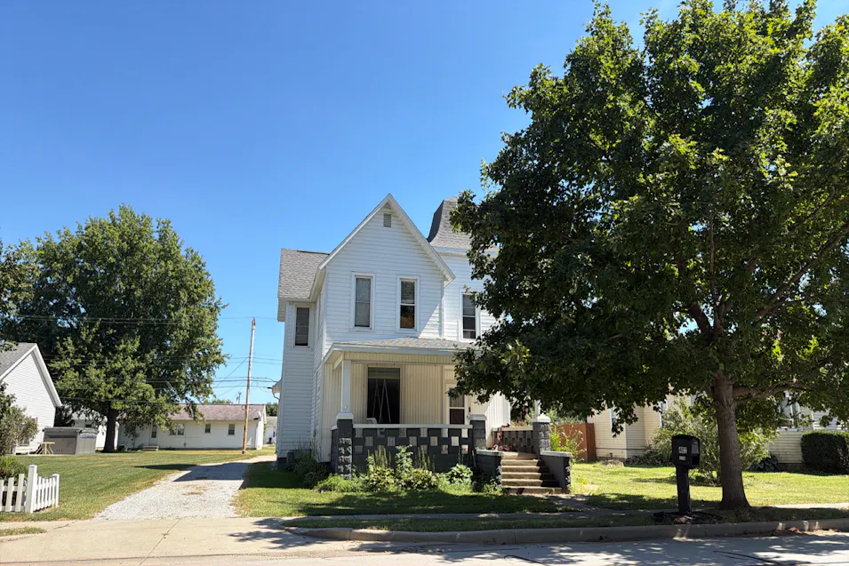 403 N Range St Wolcott, IN 47995, White County