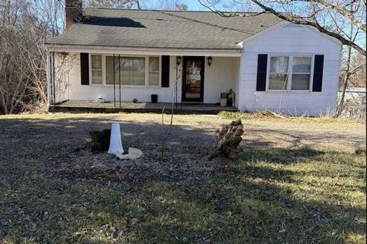 910 S Main St Hillsville, VA 24343, Carroll County