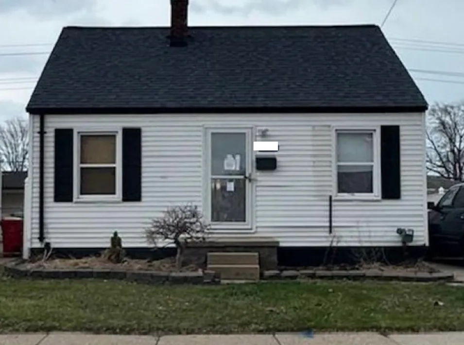 24566 Lambrecht Ave Eastpointe, MI 48021, Macomb County