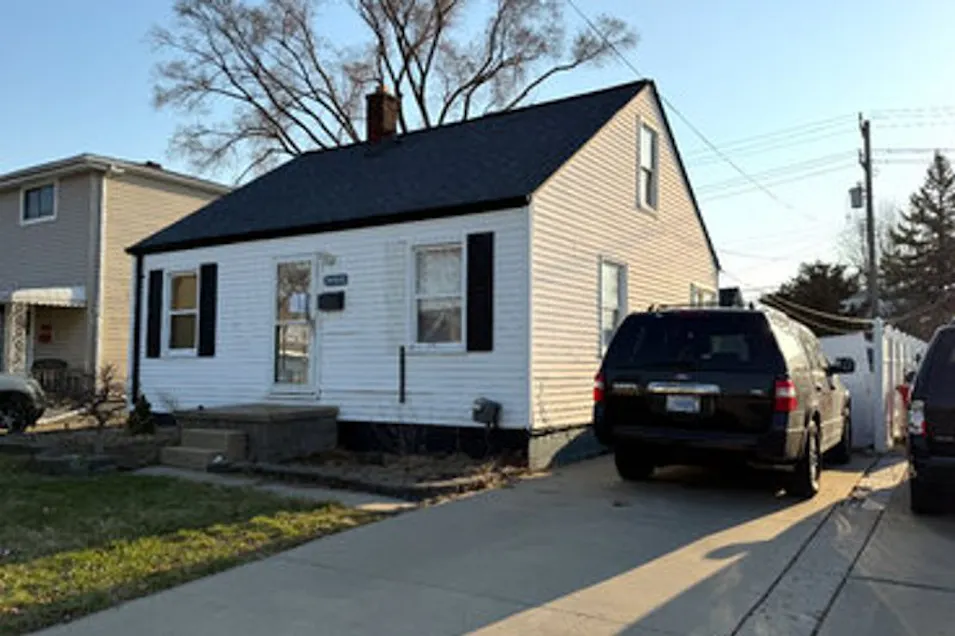 24566 Lambrecht Ave Eastpointe, MI 48021, Macomb County