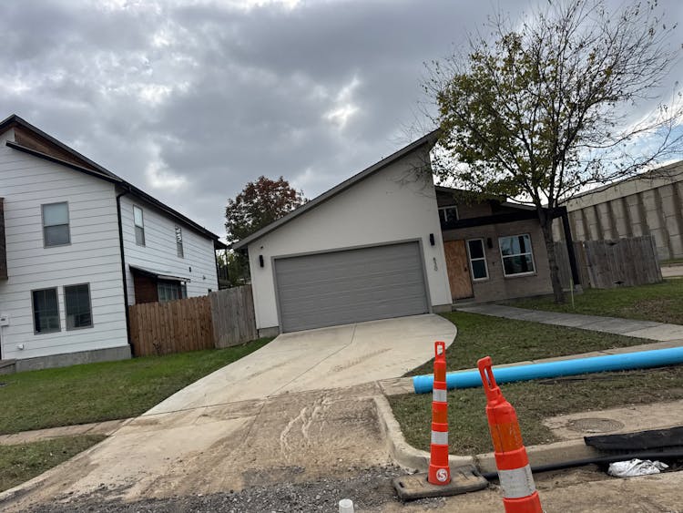 830 E Powell Avenue Fort Worth, TX 76104, Tarrant County