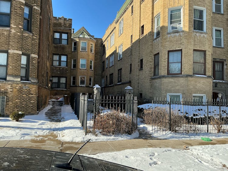 6420 N. Claremont Ave. Unit 2n Chicago, IL 60645, Cook County