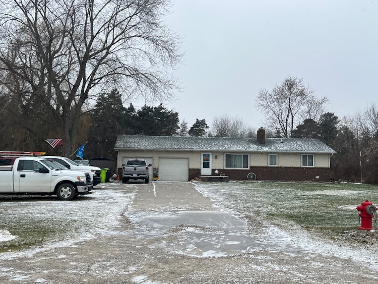 2915 N Burkhart Rd Howell, MI 48855, Livingston County