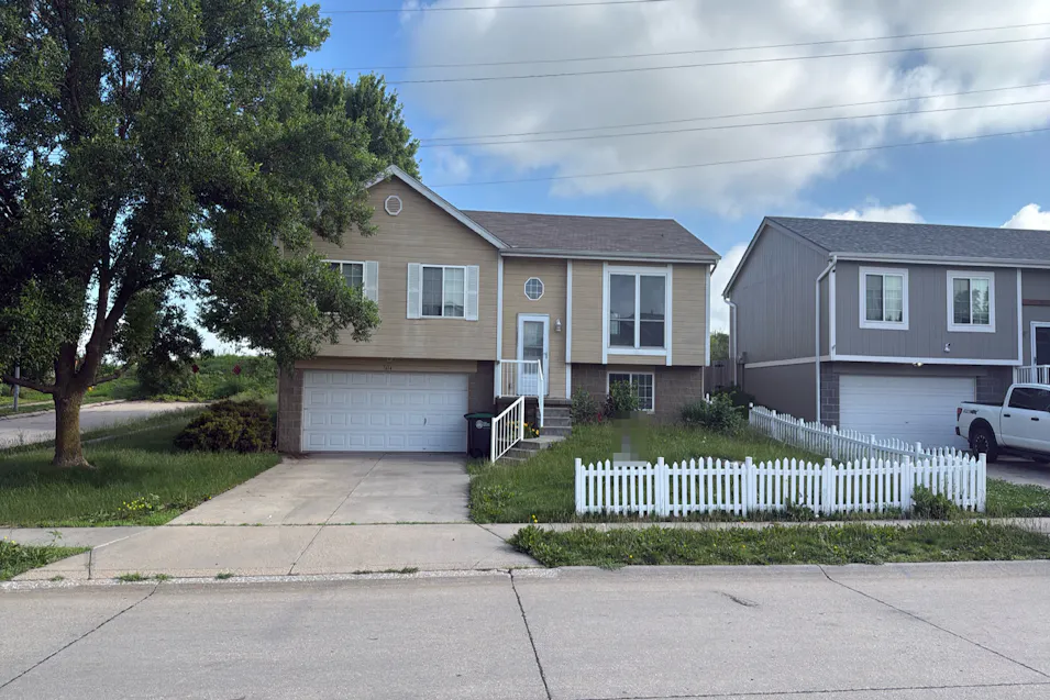 7614 Howell St Omaha, NE 68122, Douglas County