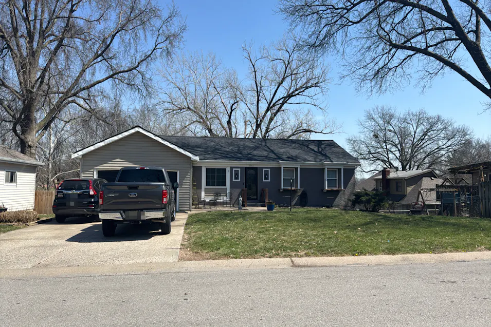 5513 N Cherry St Kansas City, MO 64118, Clay County