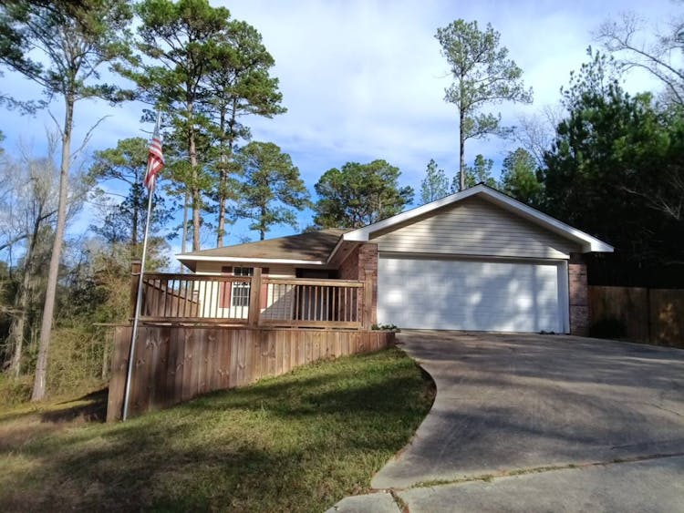 132 Delta Dr Hattiesburg, MS 39402, Lamar County