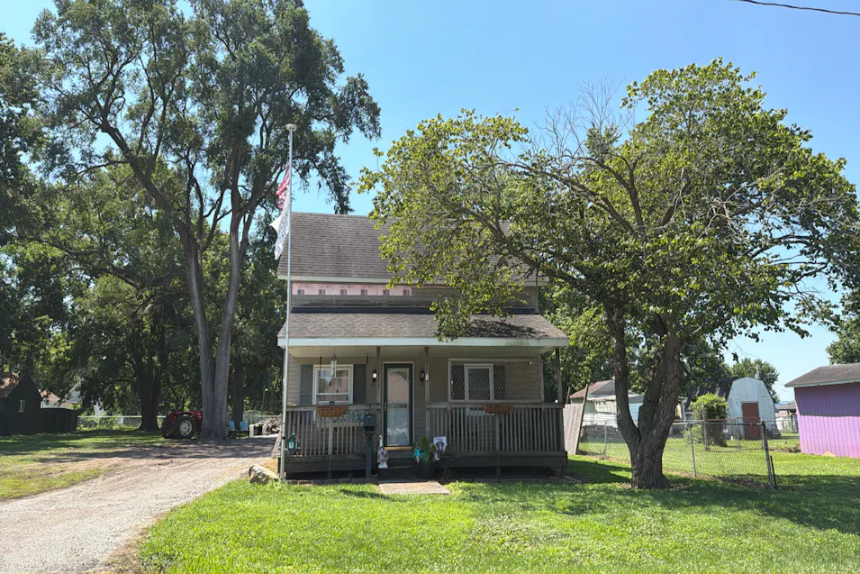311 W Samuel St Assumption, IL 62510, Christian County