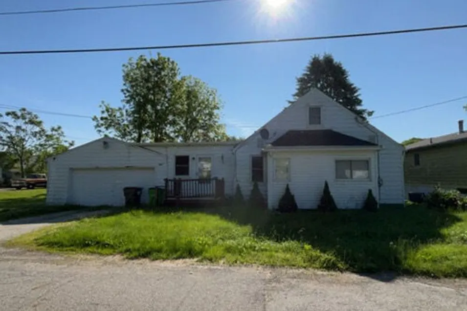 1569 Raymond Street Lakemore, OH 44250, Summit County